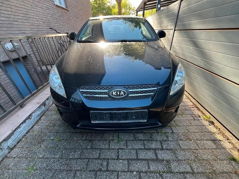 Używany Kia Ceed 126 KM (92 kW) 2009 Czarny Hatchback