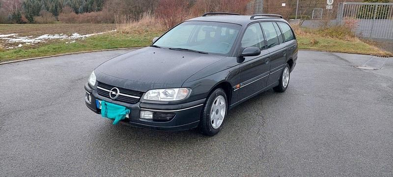 Schwarz Gebraucht 1996 Opel Omega Kombi | 500 € - Bild 1/4