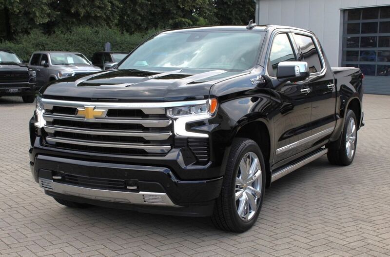 Schwarz Gebraucht 2024 Chevrolet Silverado SUV | 79.500 € (Fairer Preis) - Bild 1/4