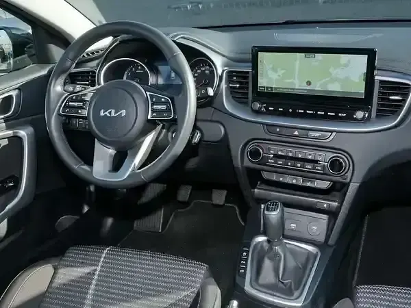 Używany Kia Ceed 160 KM (117 kW) 2024 Czarny Hatchback