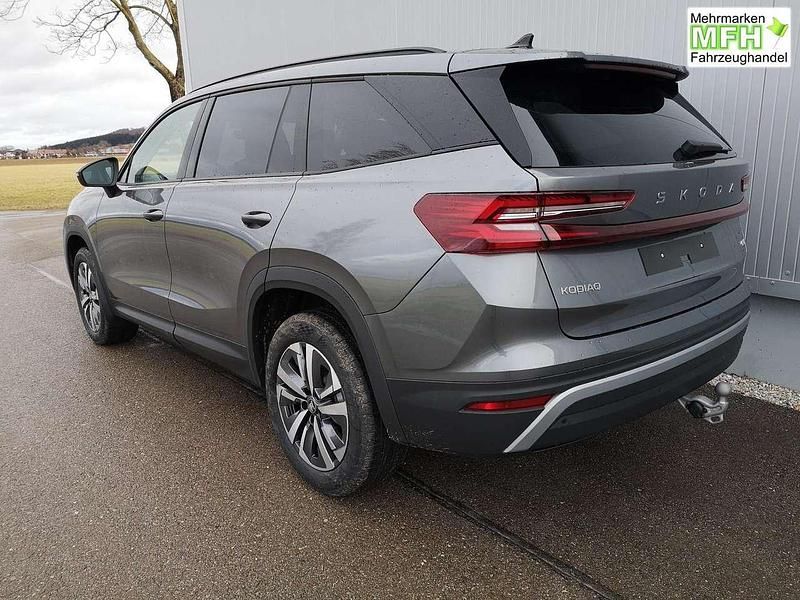 Neu Skoda Kodiaq Selection 193 PS (141 kW) 2025 Graphitegrau metallic SUV