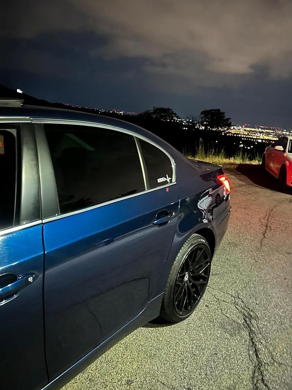 Gebraucht BMW 525 197 PS (144 kW) 2007 Blau Limousine