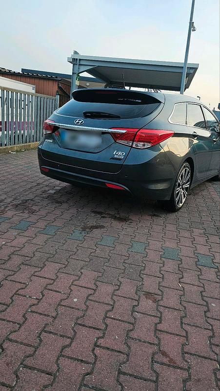 Gebraucht Hyundai i40 116 PS (85 kW) 2014 Schwarz Kombi