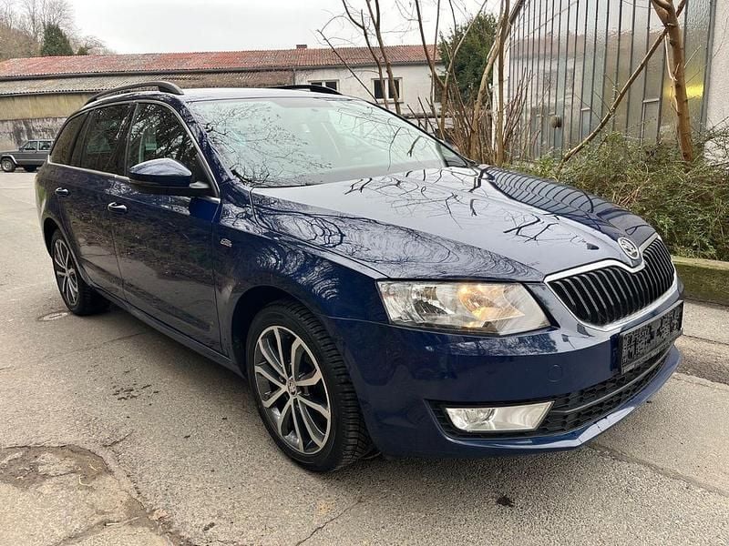Blau Gebraucht 2015 Skoda Octavia Kleinwagen | 6.790 € (Guter Preis) - Bild 1/4