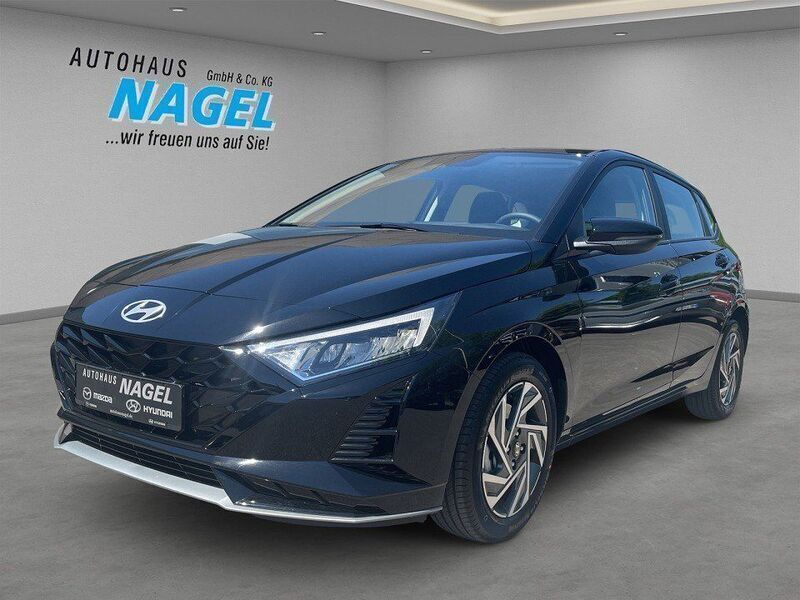 Schwarz Neu 2025 Hyundai i20 Comfort Limousine | 23.999 € (Teuer) - Bild 1/4
