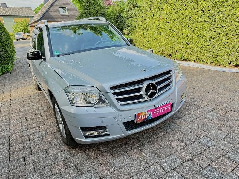 Silber Gebraucht 2011 Mercedes GLK220 SUV | 15.980 € (Etwas zu teuer) - Bild 1/4