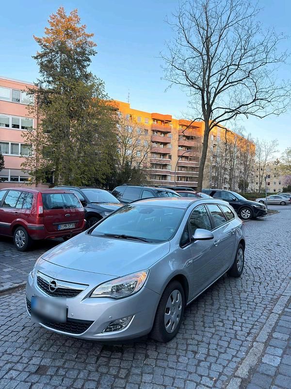 Second-hand Opel Astra 140 CP (102 kW) 2012 Gri Break