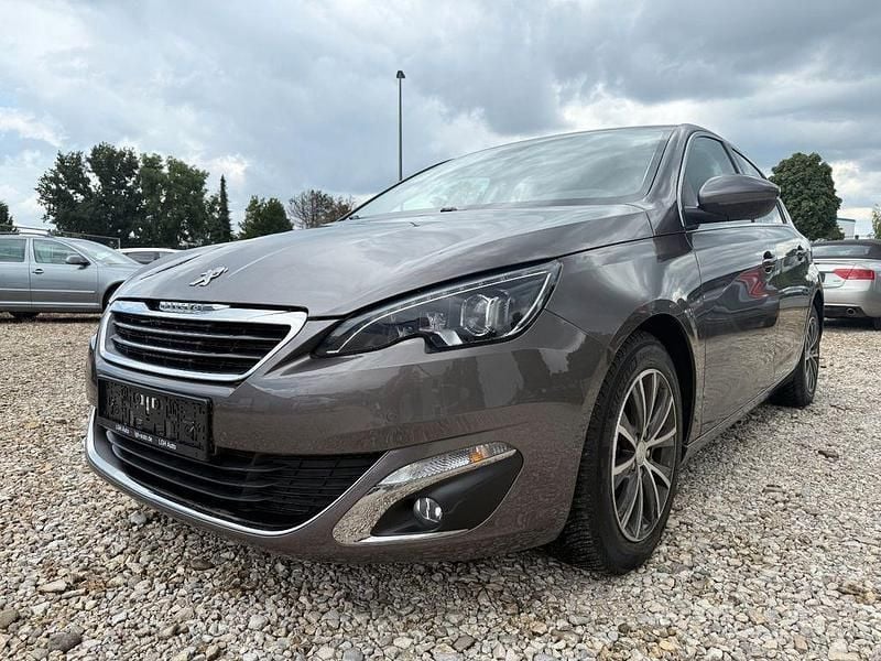 Lackierung moka/metalliclacki Gebraucht 2016 Peugeot 308 Allure Limousine | 11.899 € (Guter Preis) - Bild 1/4