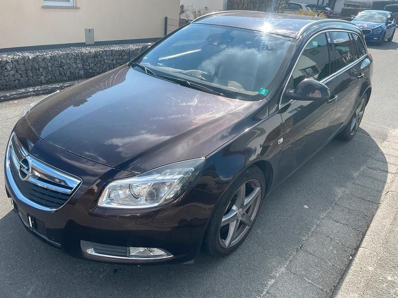 Braun Gebraucht 2012 Opel Insignia Kombi | 5.550 € (Etwas zu teuer) - Bild 1/4