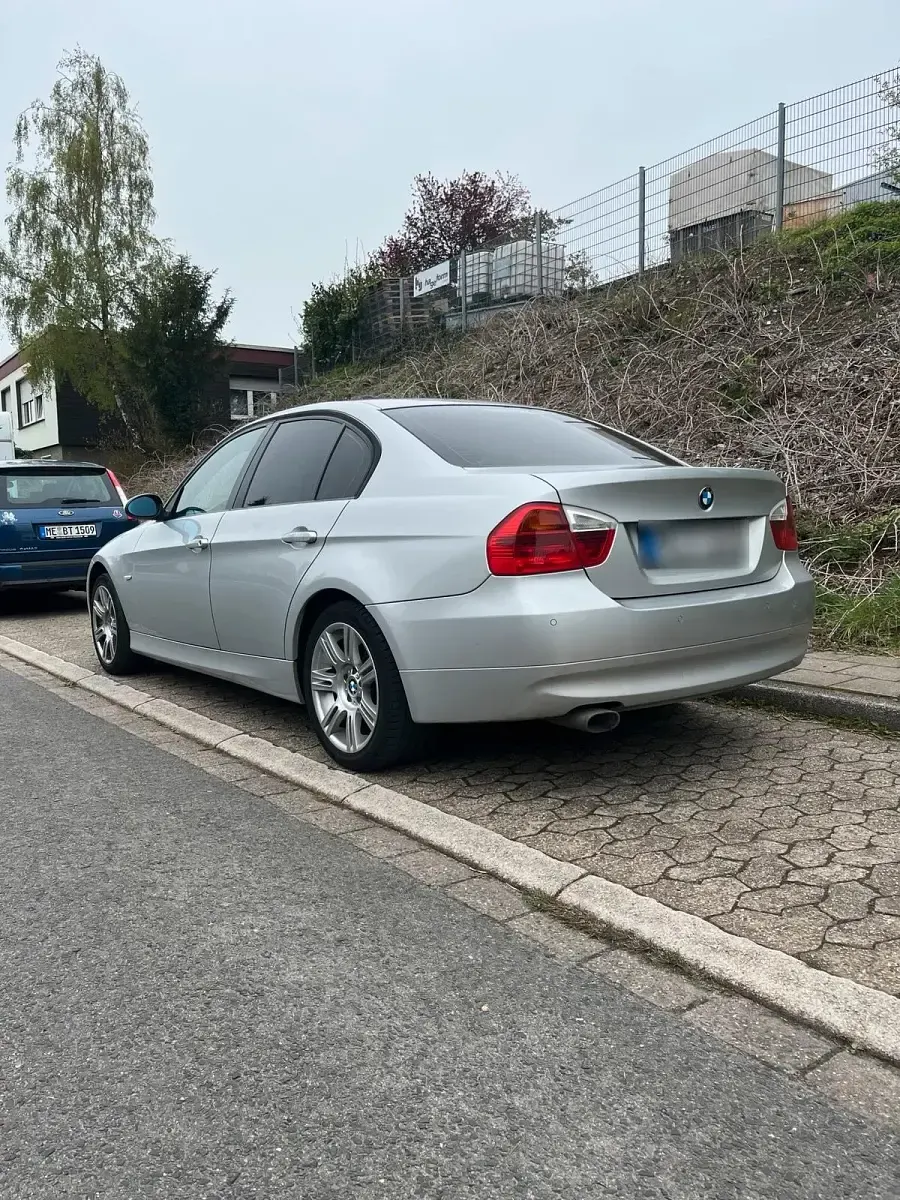 Gebraucht BMW 320 177 PS (130 kW) 2008 Silber Limousine