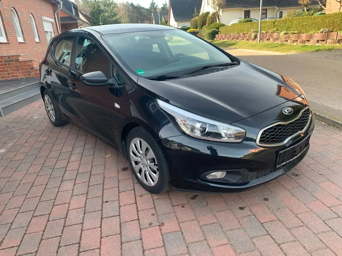 Gebraucht Kia Ceed 99 PS (72 kW) 2014 Schwarz Kleinwagen