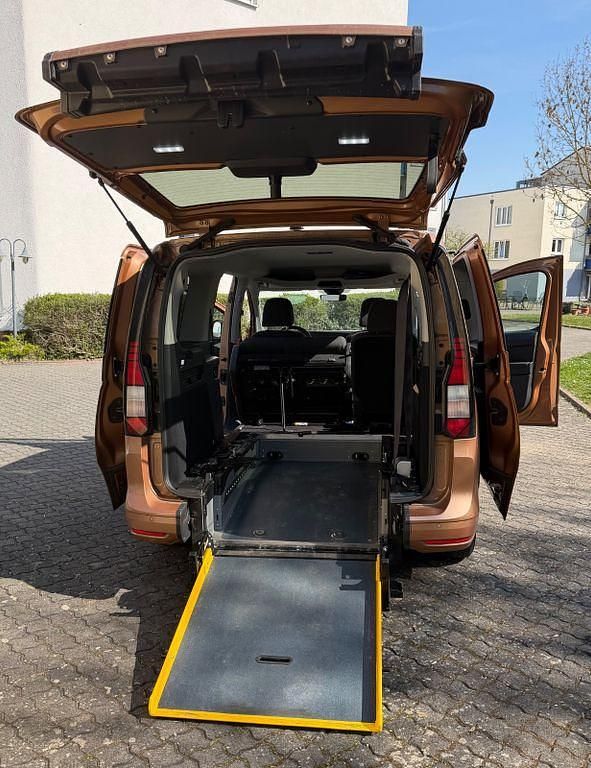 Gebraucht VW Caddy Maxi Edition 122 PS (89 kW) 2024 Van / Kleinbus