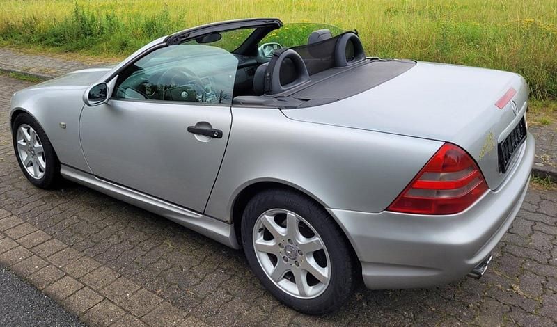Gebraucht Mercedes SLK230 193 PS (141 kW) 1998 Silber Cabrio