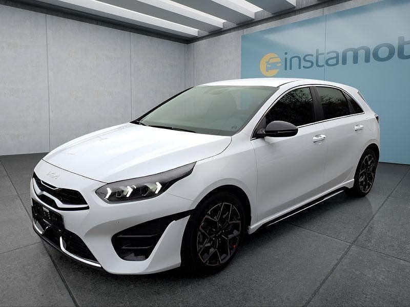 Weiß Gebraucht 2025 Kia Ceed GT Kleinwagen | 28.299 € (Fairer Preis) - Bild 1/4