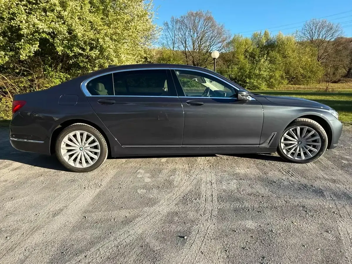 Gebraucht BMW 740L 320 PS (235 kW) 2017 Grau Limousine