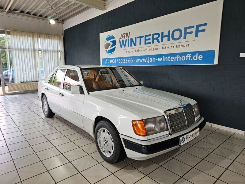 Gebraucht Mercedes E230 132 PS (97 kW) 1995 Weiß Limousine