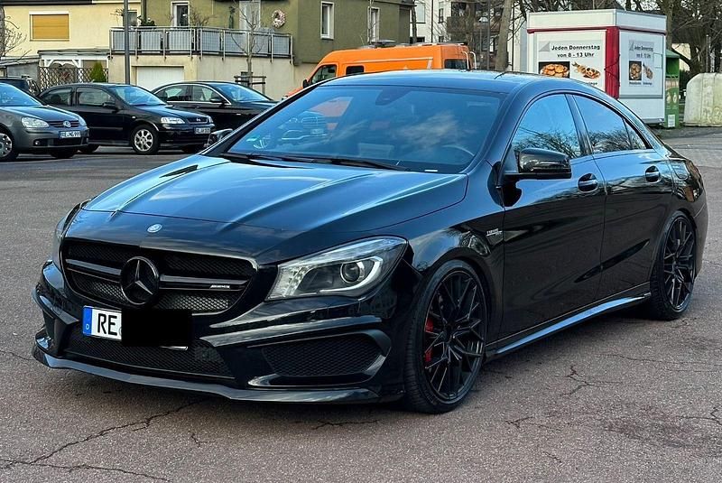 Schwarz Gebraucht 2015 Mercedes CLA45 AMG AMG Coupé | 26.650 € (Fairer Preis) - Bild 1/4