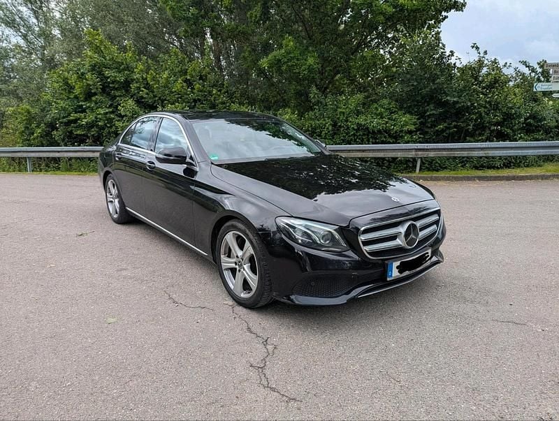 Schwarz Gebraucht 2018 Mercedes E350 Limousine | 24.000 € (Superpreis) - Bild 1/4