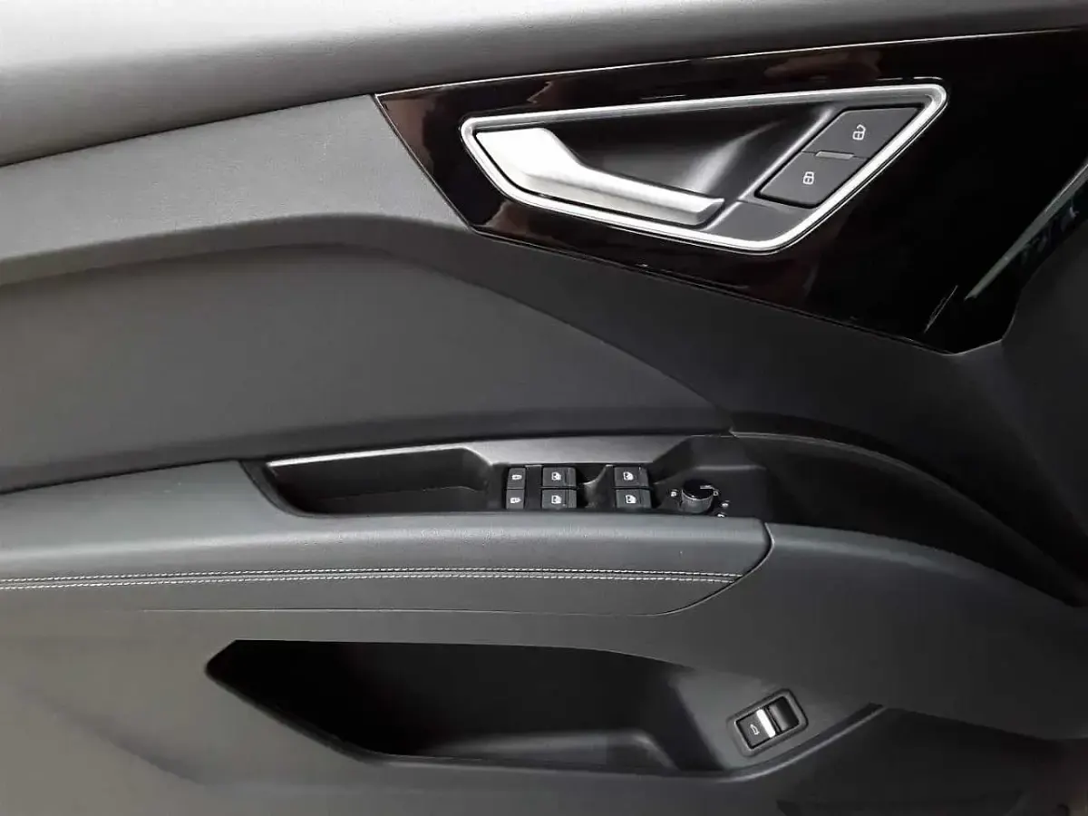 Gebraucht Audi Q4 e-tron Ambiente 150 kW (204 PS) 2023 Taifungrau metallic SUV