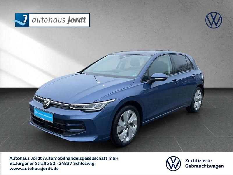 Blau Gebraucht 2025 VW Golf VIII Life Limousine | 28.790 € (Etwas zu teuer) - Bild 1/4
