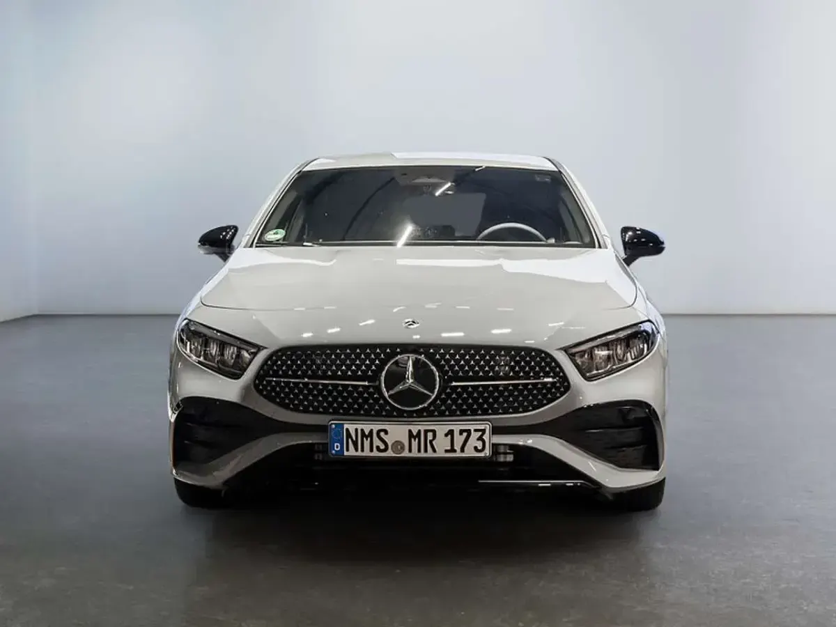 Gebraucht Mercedes A200 AMG 150 PS (110 kW) 2026 Manufaktur lack manufaktur alp Limousine