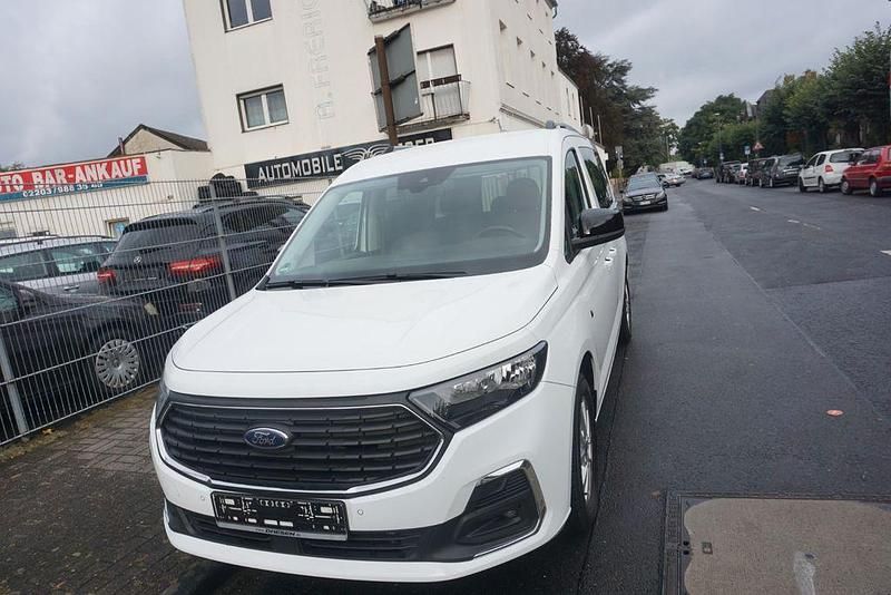 Weiß Gebraucht 2022 Ford Tourneo Titanium Van / Kleinbus | 21.499 € (Fairer Preis) - Bild 1/4