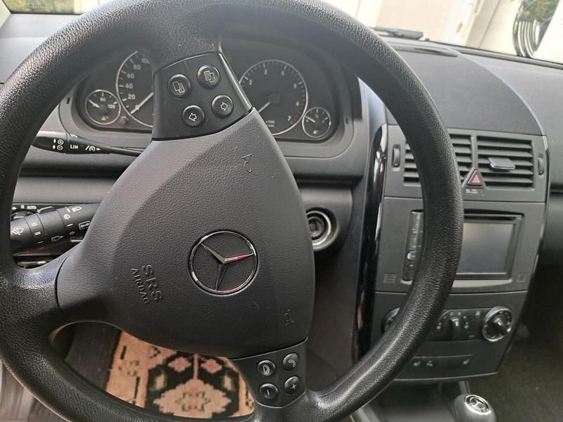 Gebraucht Mercedes A160 95 PS (69 kW) 2012 Silber Kleinwagen