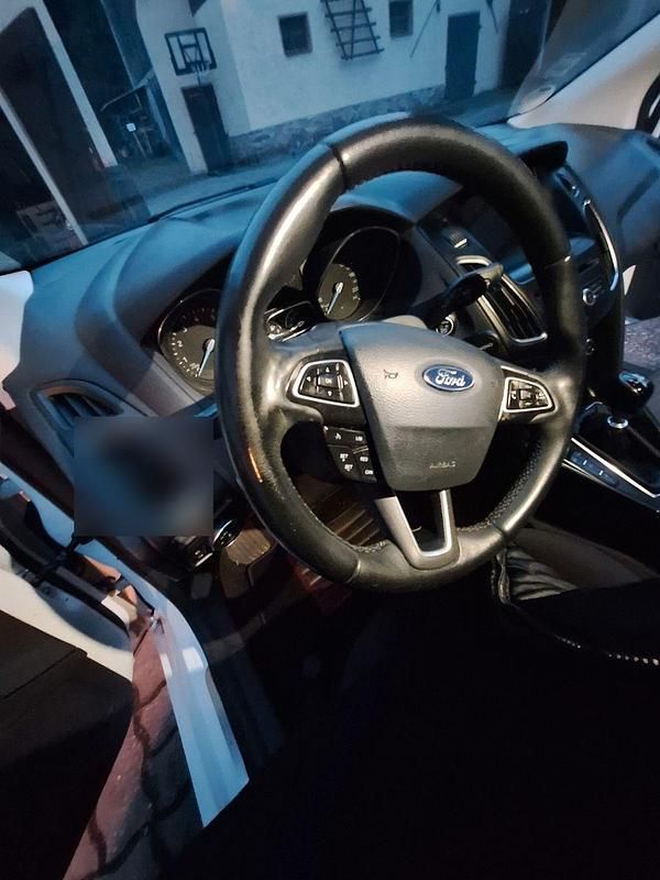 Gebraucht Ford Focus Cool & Connect 125 PS (91 kW) 2017 Weiß Kombi