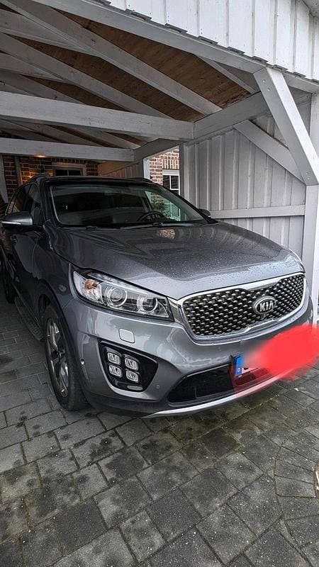 Grau Gebraucht 2017 Kia Sorento Platinum SUV | 18.800 € (Fairer Preis) - Bild 1/4