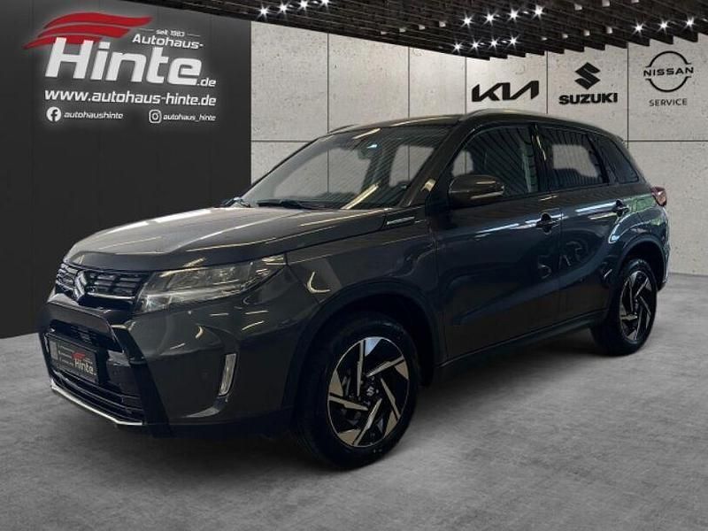 Grau Gebraucht 2024 Suzuki Vitara Comfort+ SUV | 23.975 € (Fairer Preis) - Bild 1/3