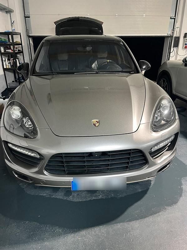 Gebraucht Porsche Cayenne Turbo 500 PS (367 kW) 2011 Grau SUV
