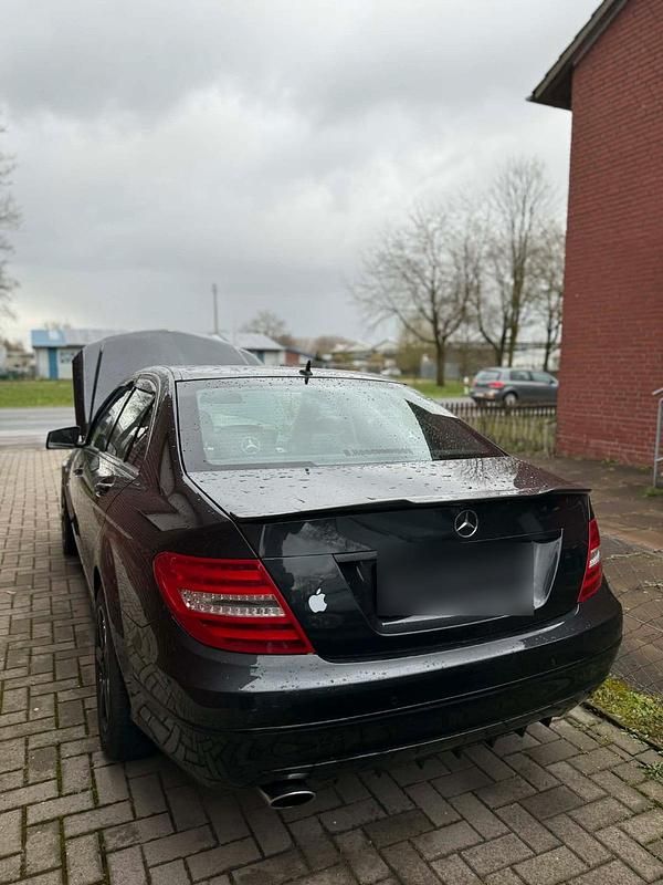 Gebraucht Mercedes C250 204 PS (150 kW) 2012 Schwarz Limousine