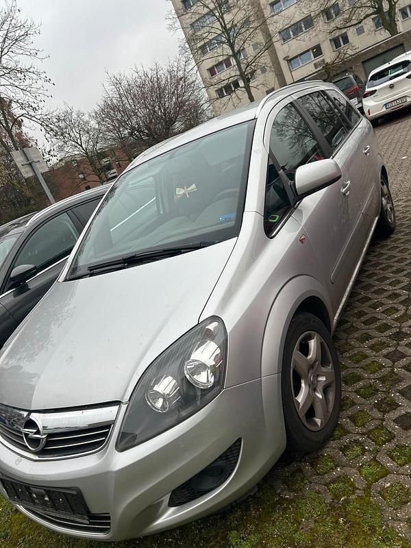 Gebraucht Opel Zafira 2011 Silber Van / Kleinbus