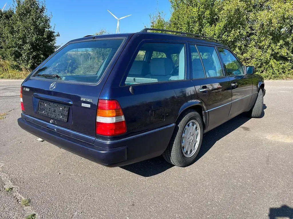 Gebraucht Mercedes E300 136 PS (100 kW) 1995 Blau Kombi