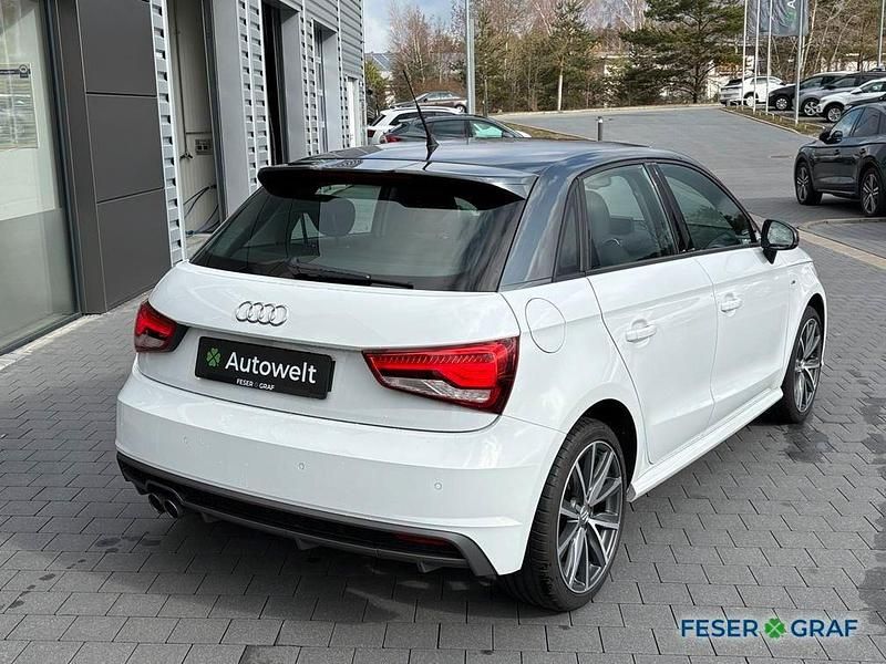 Gebraucht Audi A1 Sportback Admired 125 PS (91 kW) 2016 Gletscherweiß Kleinwagen