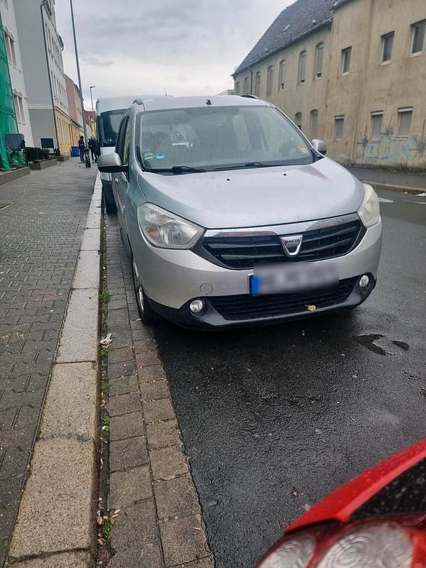 Grün Gebraucht 2013 Dacia Lodgy Van / Kleinbus | 4.000 € (Guter Preis) - Bild 1/4