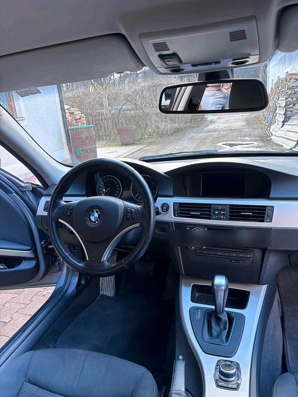 Gebraucht BMW 320 184 PS (135 kW) 2011 Grau Kombi