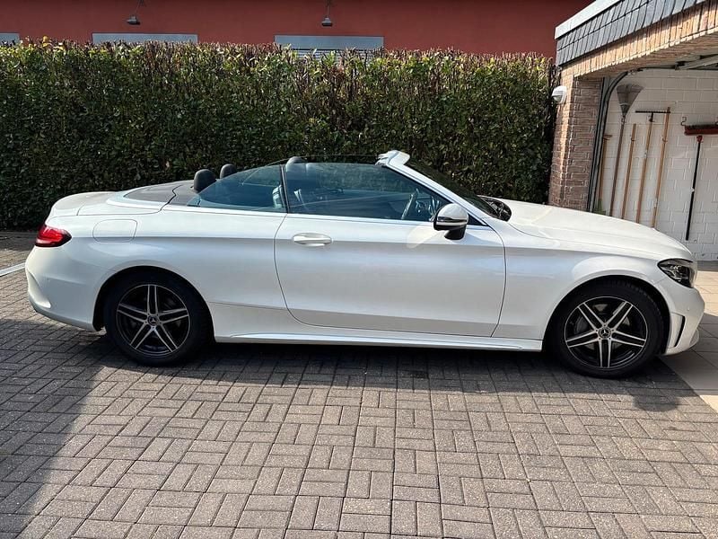 Gebraucht Mercedes C180 AMG line 156 PS (114 kW) 2019 Weiß Cabrio