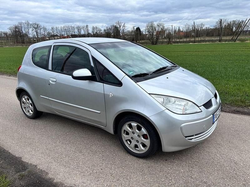 Gebraucht Mitsubishi Colt Motion 95 PS (69 kW) 2006 Silber Limousine