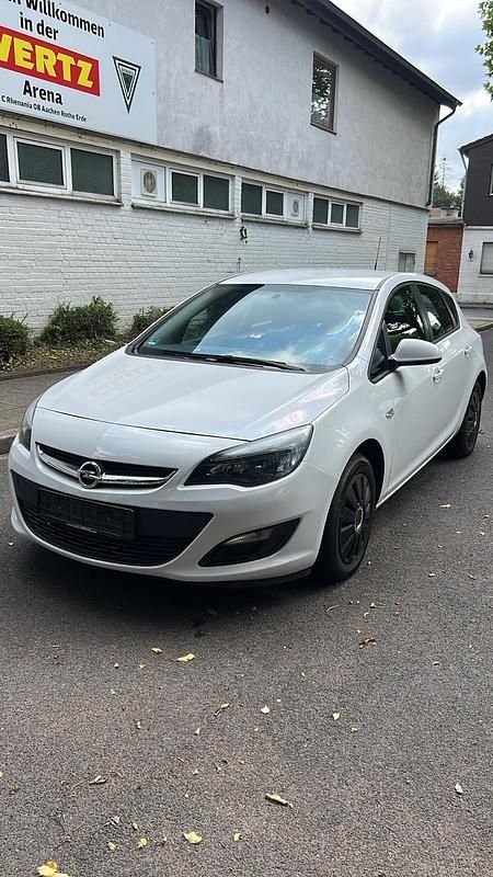 Weiß Gebraucht 2014 Opel Astra Limousine | 5.700 € (Guter Preis) - Bild 1/4