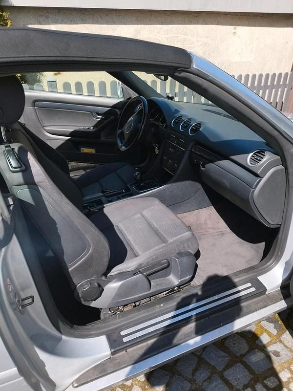 Second-hand Audi A4 170 CP (125 kW) 2003 Argintiu Cabrio