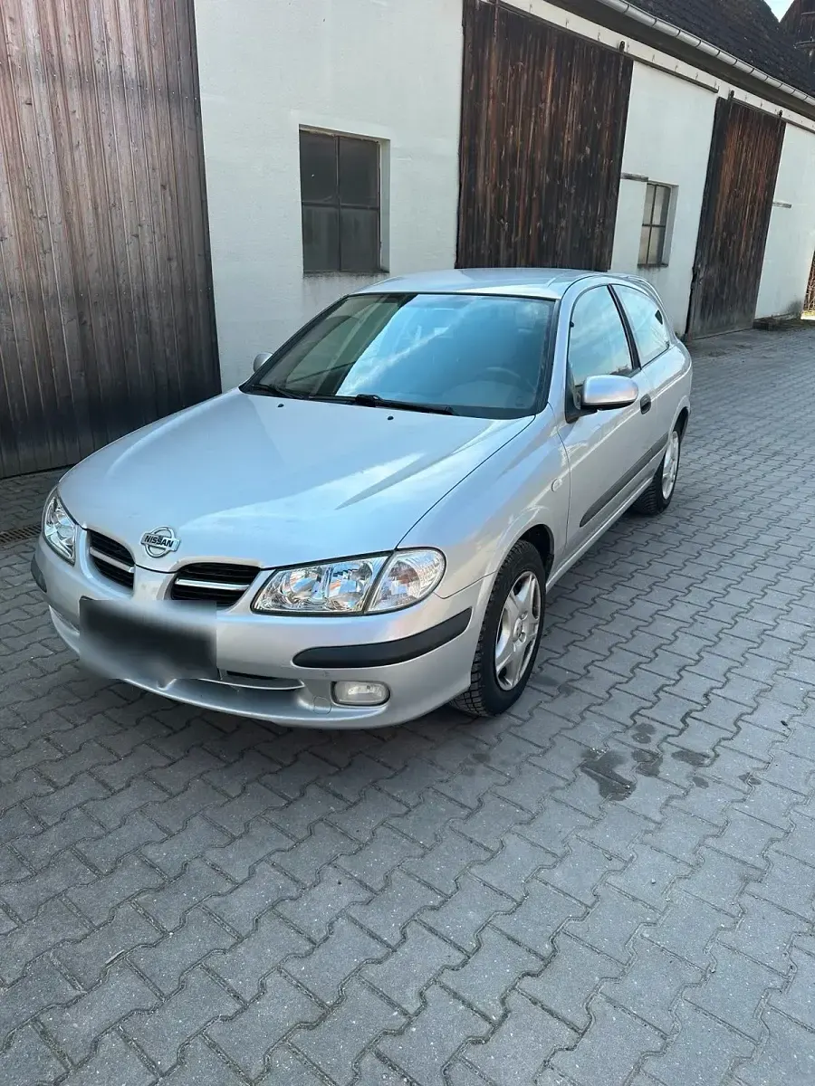 Gebraucht Nissan Almera 115 PS (84 kW) 2000 Silber Kleinwagen