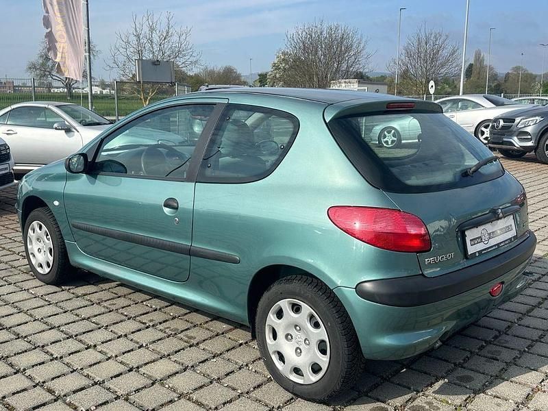 Gebraucht Peugeot 206 Premium 75 PS (55 kW) 2000 Grün Limousine