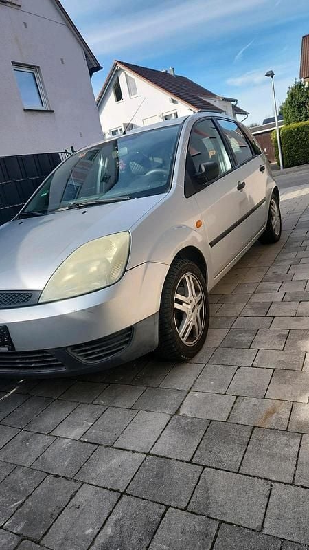 Silber Gebraucht 2004 Ford Fiesta Coupé | 750 € - Bild 1/4