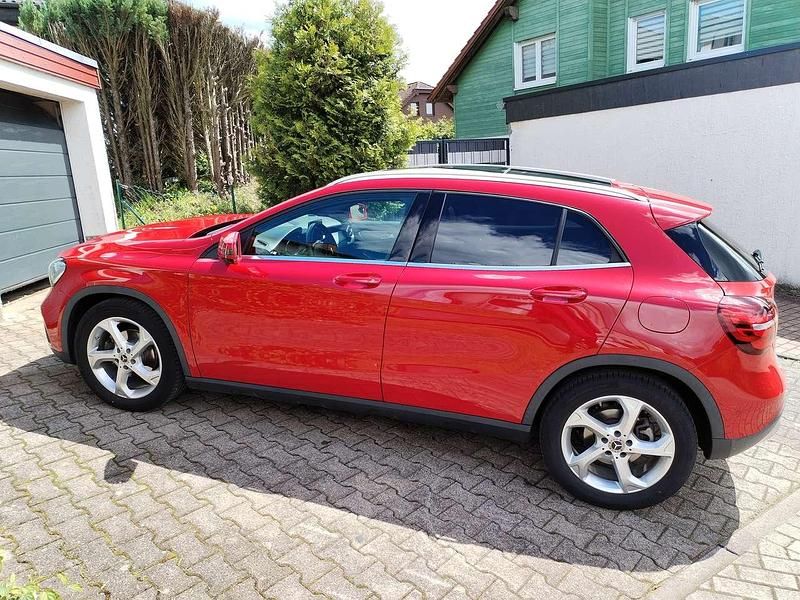 Gebraucht 2019 Mercedes GLA180 Edition SUV | 18.990 € (Fairer Preis) - Bild 1/4