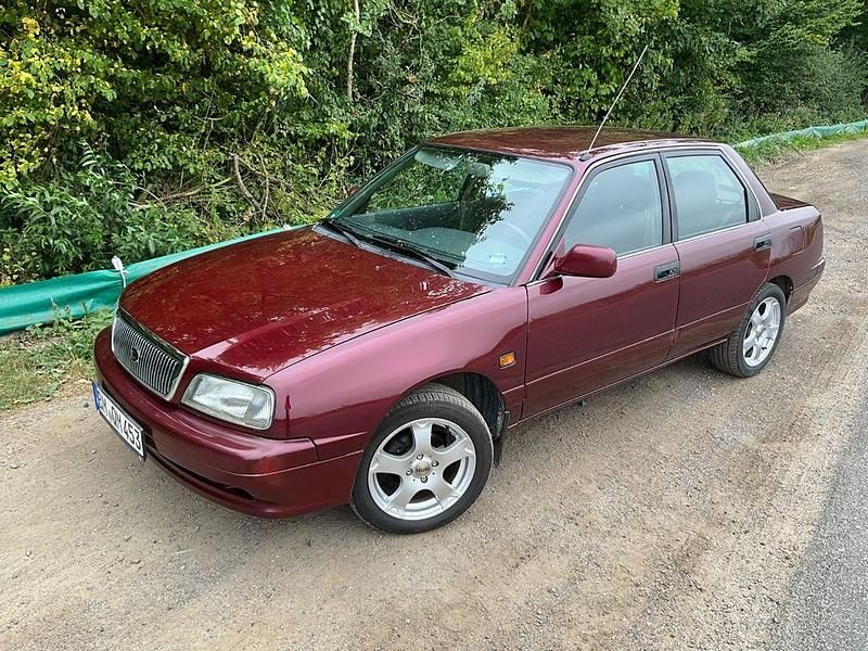 Rot Gebraucht 2000 Daihatsu Applause Limousine | 1.950 € - Bild 1/4