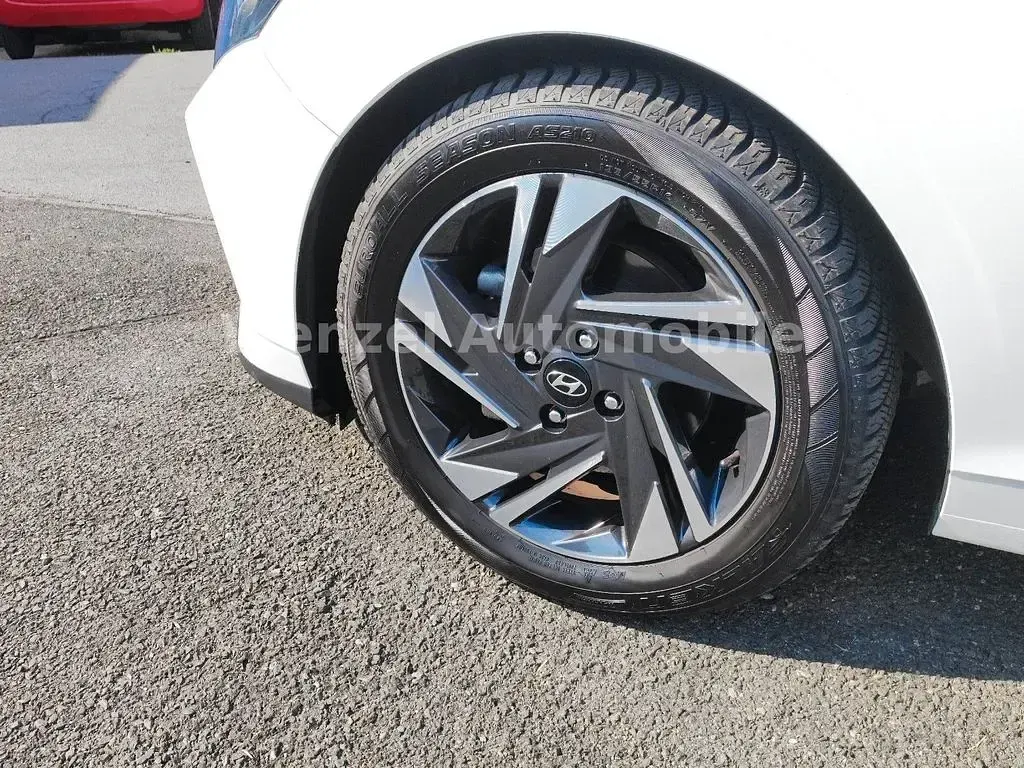 Gebraucht Hyundai i20 101 PS (74 kW) 2021 Weiß Kleinwagen