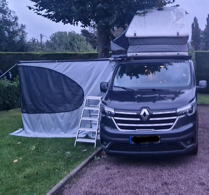 Grau Gebraucht 2022 Renault Trafic Van | 38.000 € - Bild 1/4