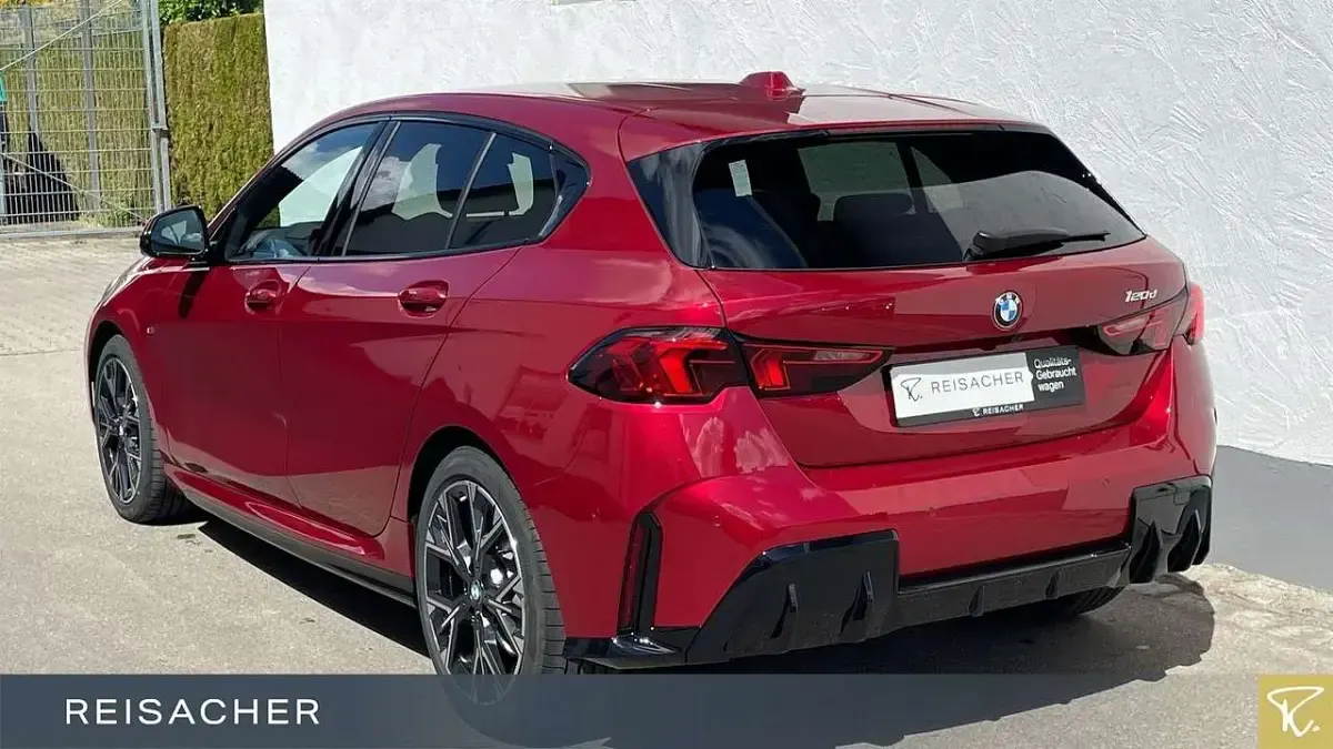 Gebraucht BMW 120 Efficient Dynamics 163 PS (119 kW) 2025 Fire red metallic Kleinwagen