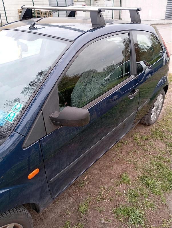 Gebraucht Ford Fiesta 68 PS (50 kW) 2004 Blau Kleinwagen